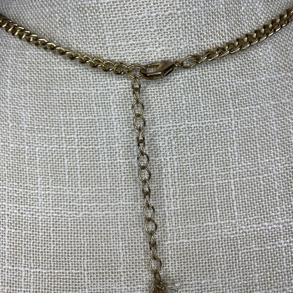 Beautiful Statement Necklace - Picture 4 of 4